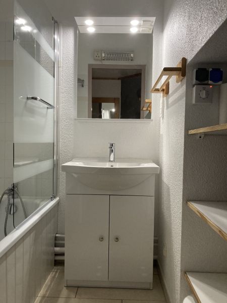 photo 8 Location entre particuliers Superdvoluy- La Joue du Loup appartement Provence-Alpes-Cte d'Azur Hautes-Alpes salle de bain