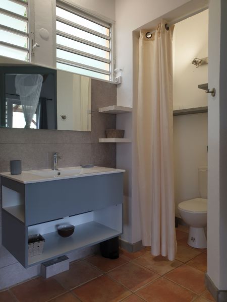 photo 15 Location entre particuliers Vieux-habitants gite Basse Terre  salle de bain