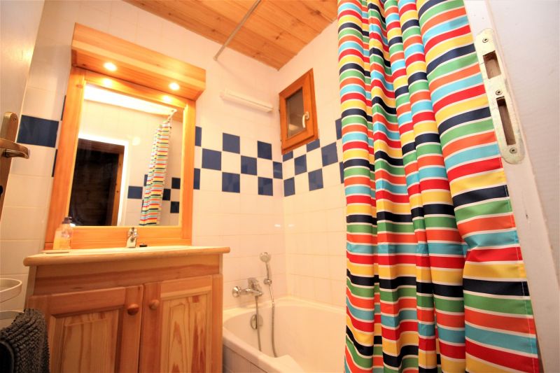 photo 13 Location entre particuliers Valfrjus chalet Rhne-Alpes Savoie salle de bain 2