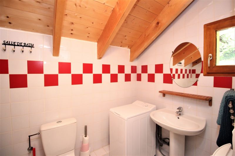 photo 18 Location entre particuliers Valfrjus chalet Rhne-Alpes Savoie salle de bain 1