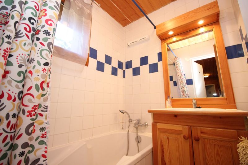 photo 24 Location entre particuliers Valfrjus chalet Rhne-Alpes Savoie salle de bain 1