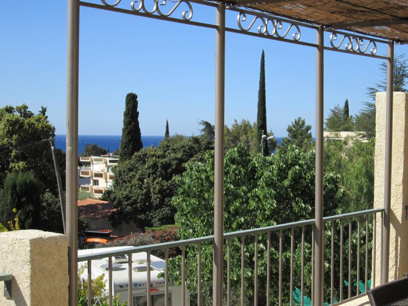 photo 0 Location entre particuliers Bandol appartement Provence-Alpes-Cte d'Azur Var Vue de la terrasse