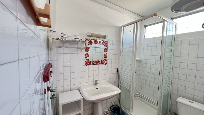 photo 12 Location entre particuliers Le Gosier (Guadeloupe) studio Grande Terre  salle de bain