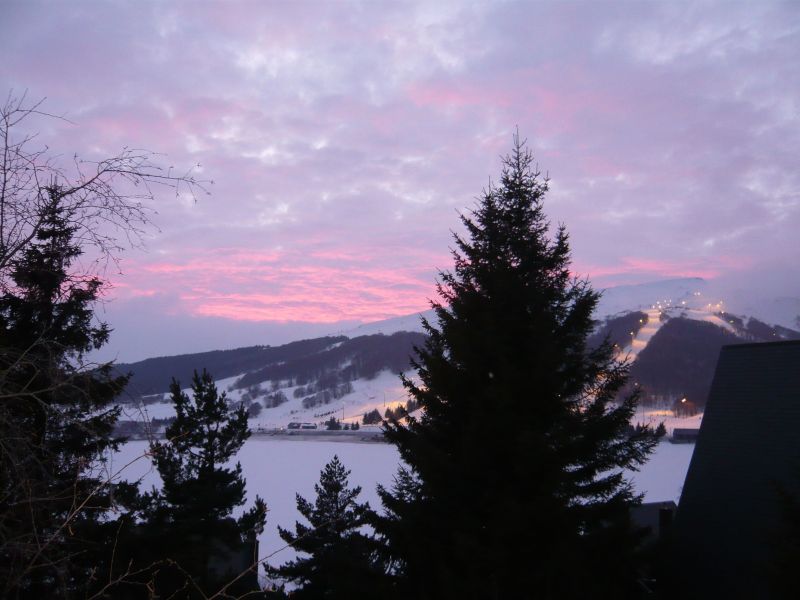 photo 17 Location entre particuliers Besse - Super Besse chalet Auvergne Puy-de-Dme Vue du balcon