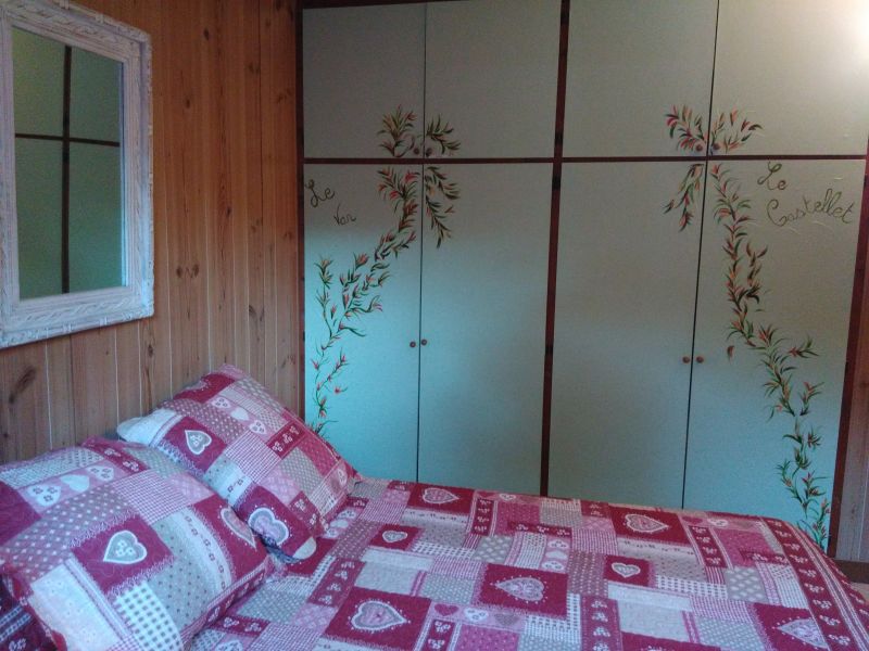 photo 21 Location entre particuliers Le Castellet bungalow Provence-Alpes-Cte d'Azur Var chambre 1