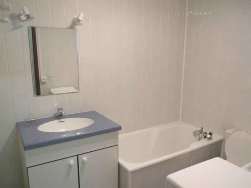 photo 1 Location entre particuliers Cauterets appartement Midi-Pyrnes Hautes-Pyrnes salle de bain