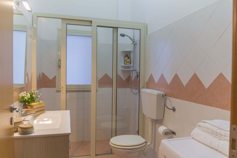 photo 3 Location entre particuliers Marina di Ragusa appartement Sicile Raguse (province de) salle de bain