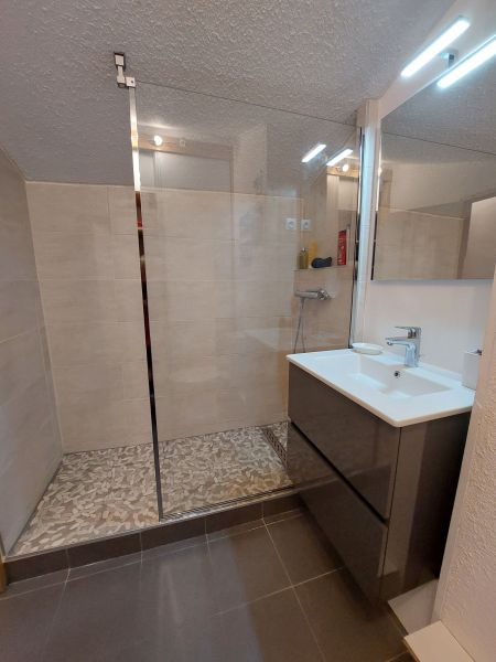 photo 4 Location entre particuliers Valmorel appartement   salle de bain