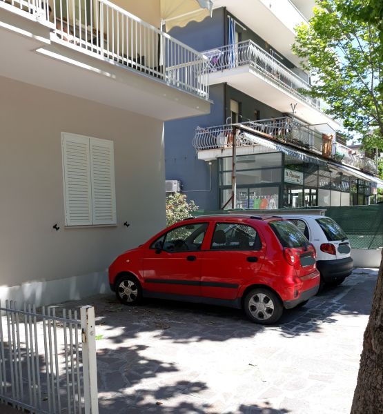 photo 18 Location entre particuliers Bellaria Igea Marina appartement milie-Romagne Rimini (province de) Parking