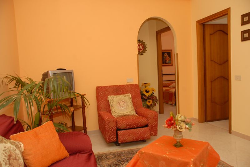 photo 2 Location entre particuliers Balestrate appartement Sicile Palerme (province de) Salon