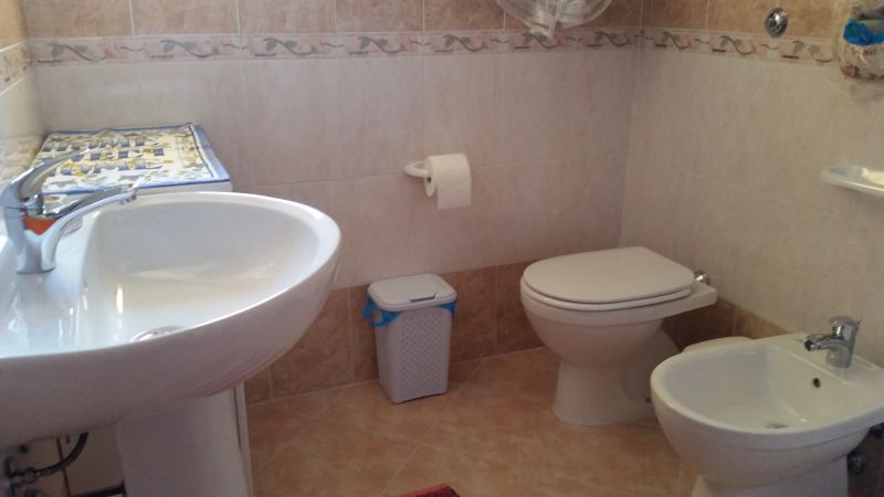 photo 5 Location entre particuliers Solanas villa Sardaigne Cagliari (province de) salle de bain