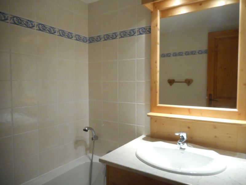 photo 15 Location entre particuliers Oz en Oisans appartement Rhne-Alpes Isre salle de bain