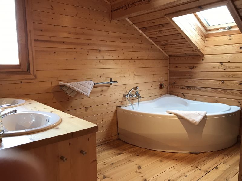 photo 12 Location entre particuliers Saint Gervais Mont-Blanc chalet Rhne-Alpes Haute-Savoie salle de bain