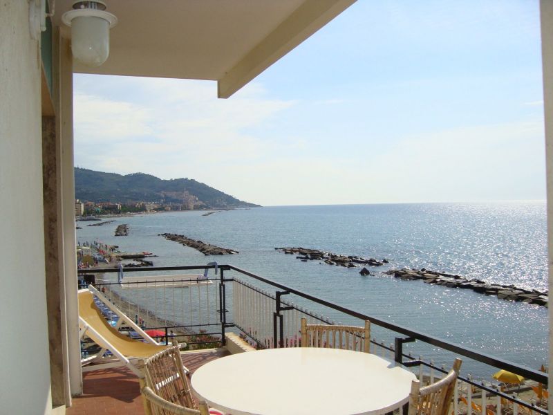 photo 0 Location entre particuliers Diano Marina appartement Ligurie Imperia (province d') Vue du balcon