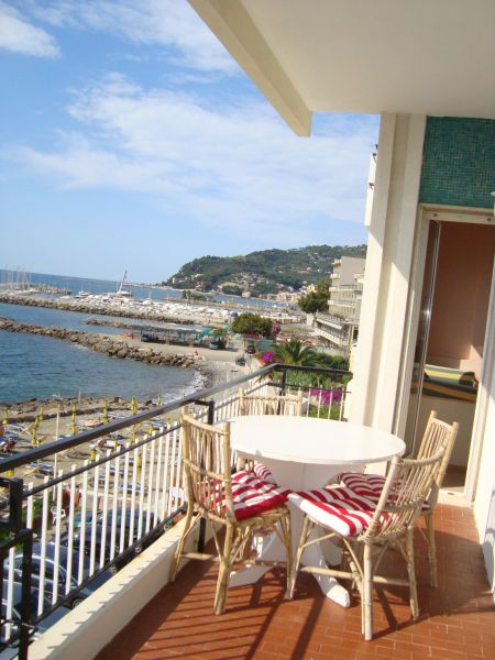 photo 8 Location entre particuliers Diano Marina appartement Ligurie Imperia (province d') Vue du balcon