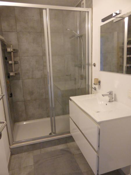 photo 1 Location entre particuliers La Panne appartement Flandre Occidentale  salle de bain