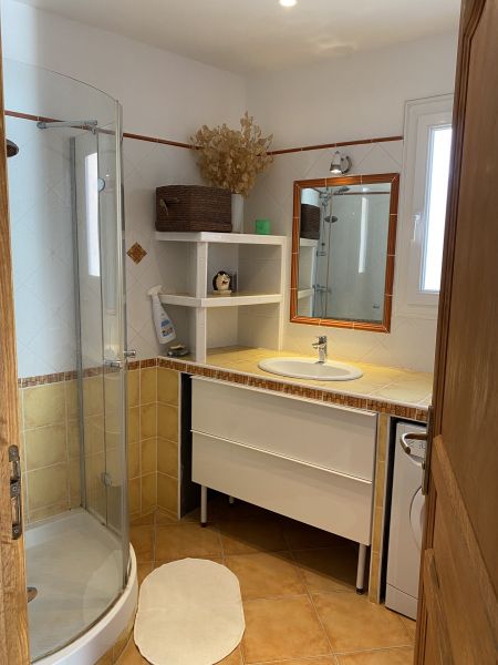 photo 16 Location entre particuliers Centuri appartement Corse Haute-Corse salle de bain