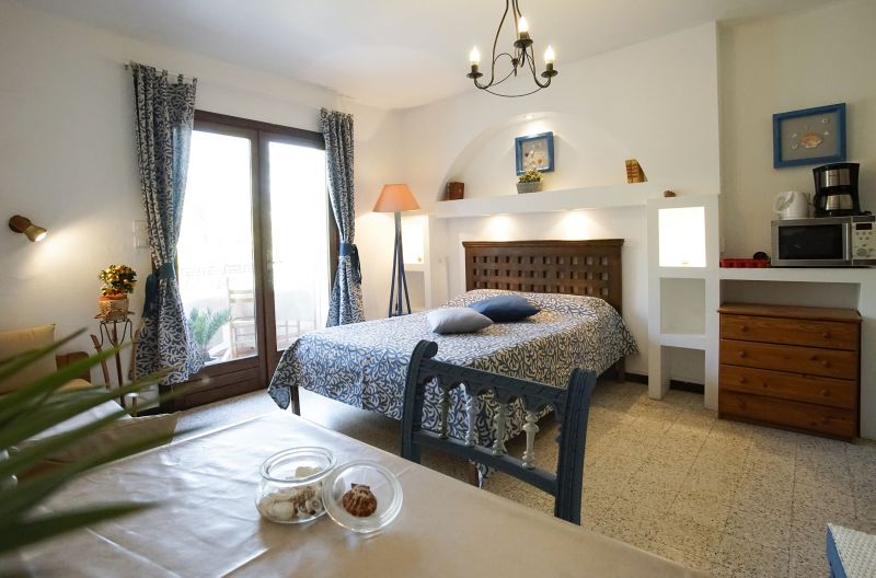 photo 28 Location entre particuliers Hyres studio Provence-Alpes-Cte d'Azur Var chambre