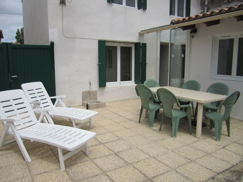 photo 7 Location entre particuliers Ars en R maison Poitou-Charentes Charente-Maritime Vue de la terrasse