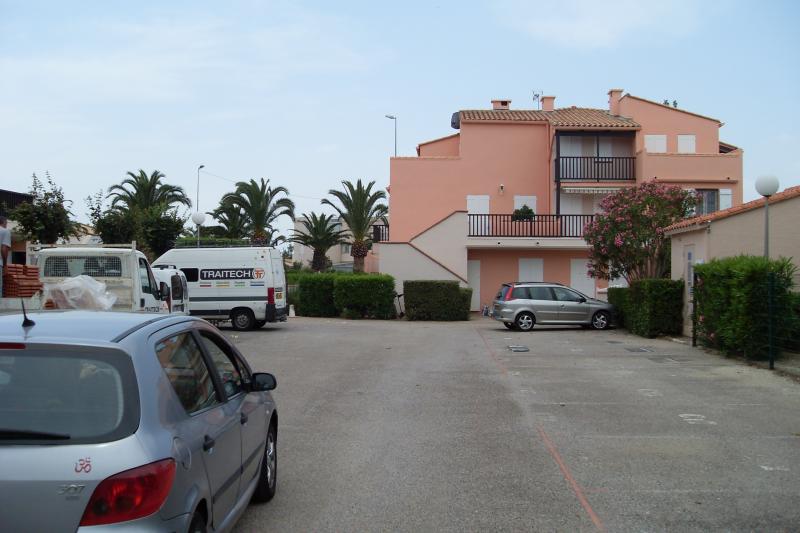 photo 9 Location entre particuliers Saint Cyprien Plage studio Languedoc-Roussillon Pyrnes-Orientales Parking