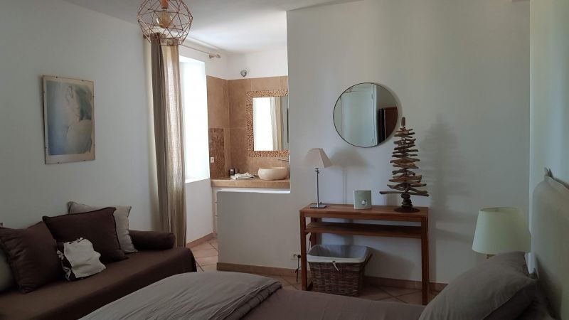 photo 20 Location entre particuliers Isle sur la Sorgue maison Provence-Alpes-Cte d'Azur Vaucluse salle de bain 2