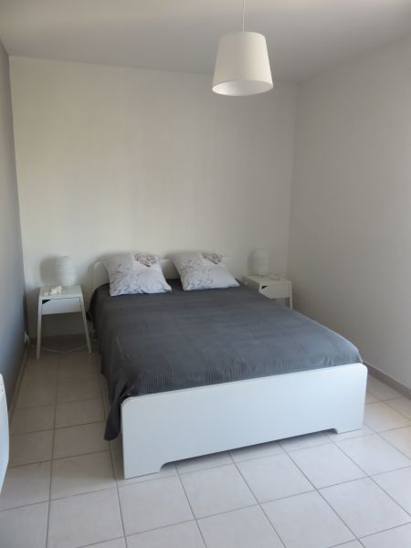 photo 7 Location entre particuliers Le Lavandou appartement Provence-Alpes-Cte d'Azur Var chambre 1