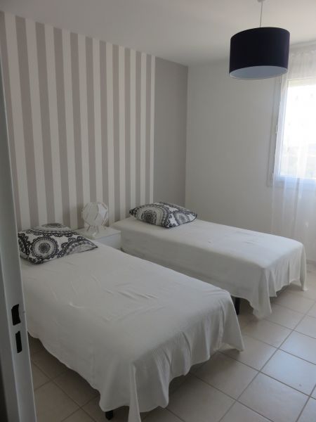 photo 9 Location entre particuliers Le Lavandou appartement Provence-Alpes-Cte d'Azur Var chambre 2