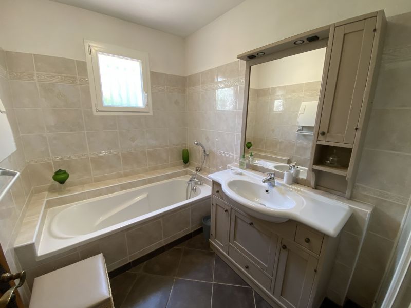photo 21 Location entre particuliers Cogolin villa Provence-Alpes-Cte d'Azur Var salle de bain