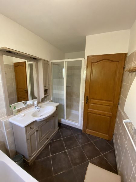 photo 22 Location entre particuliers Cogolin villa Provence-Alpes-Cte d'Azur Var salle de bain
