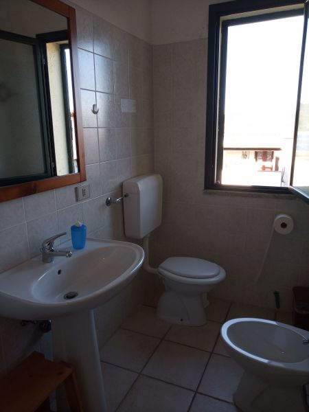 photo 10 Location entre particuliers Budoni appartement Sardaigne Olbia Tempio (province de) salle de bain