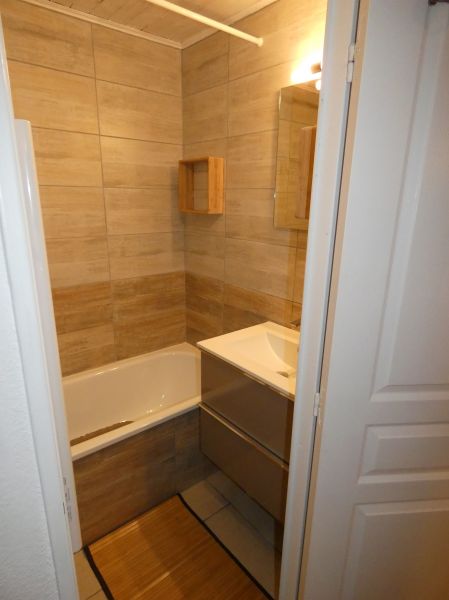 photo 8 Location entre particuliers Risoul 1850 appartement Provence-Alpes-Cte d'Azur Hautes-Alpes salle de bain 1