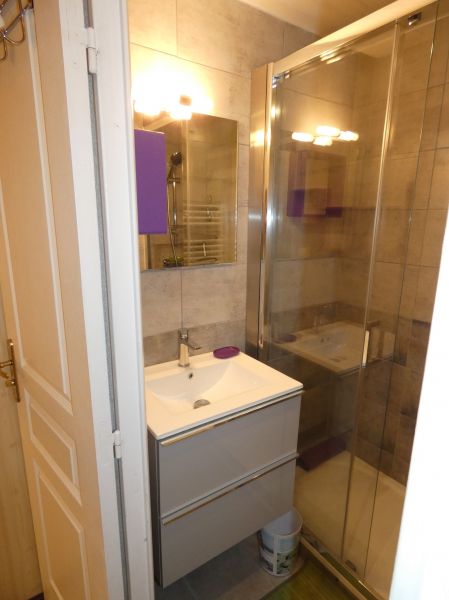 photo 13 Location entre particuliers Risoul 1850 appartement Provence-Alpes-Cte d'Azur Hautes-Alpes salle de bain 2