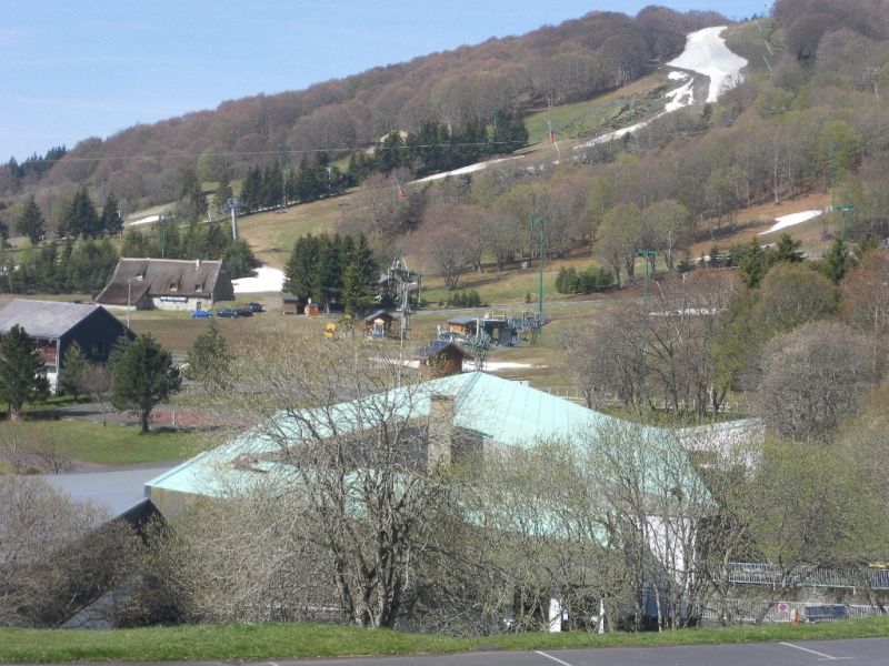 photo 19 Location entre particuliers Besse - Super Besse studio Auvergne Puy-de-Dme Vue du balcon