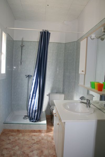 photo 10 Location entre particuliers Port La Nouvelle villa Languedoc-Roussillon Aude salle de bain 1
