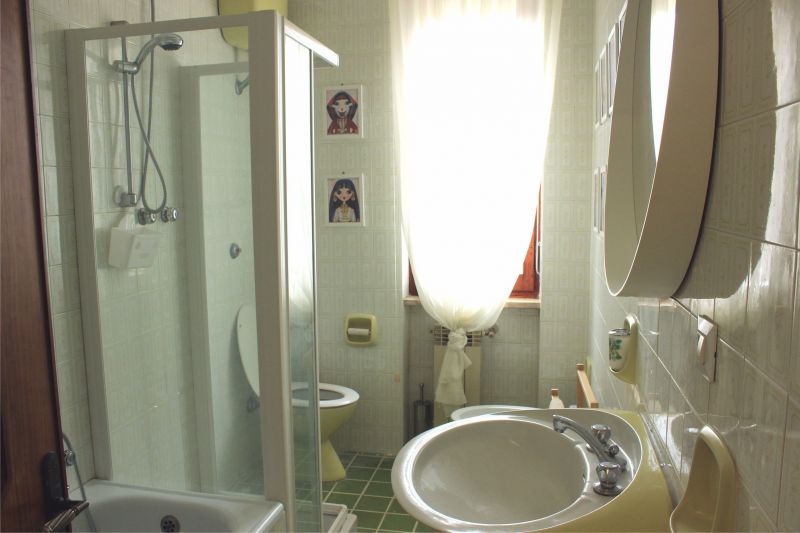 photo 14 Location entre particuliers Cagliari appartement Sardaigne Cagliari (province de) salle de bain