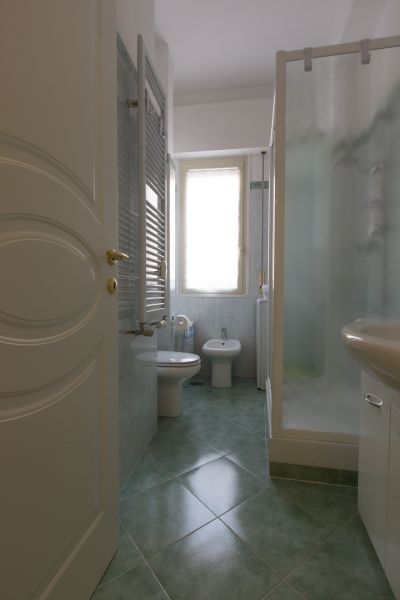 photo 17 Location entre particuliers Rome appartement Latium Rome (province de) salle de bain