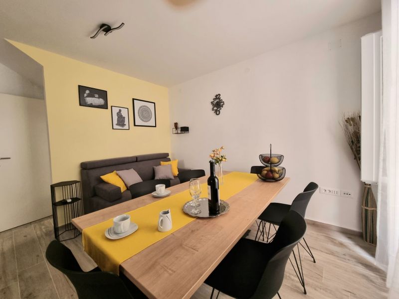 photo 1 Location entre particuliers Pag appartement   Salle  manger