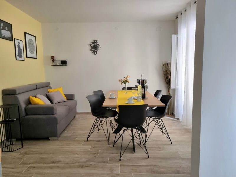 photo 2 Location entre particuliers Pag appartement   Salle  manger