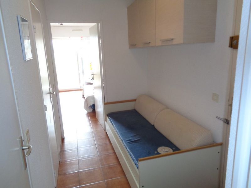 photo 2 Location entre particuliers Le Lavandou appartement Provence-Alpes-Cte d'Azur Var Coin Cabine