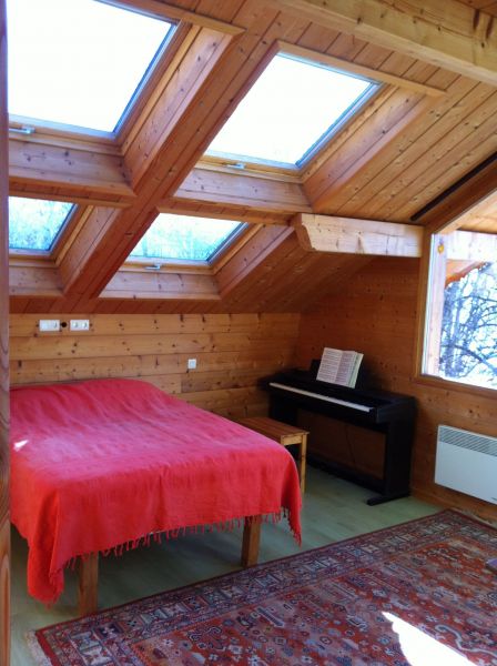 photo 5 Location entre particuliers Embrun chalet Provence-Alpes-Cte d'Azur Hautes-Alpes chambre 1