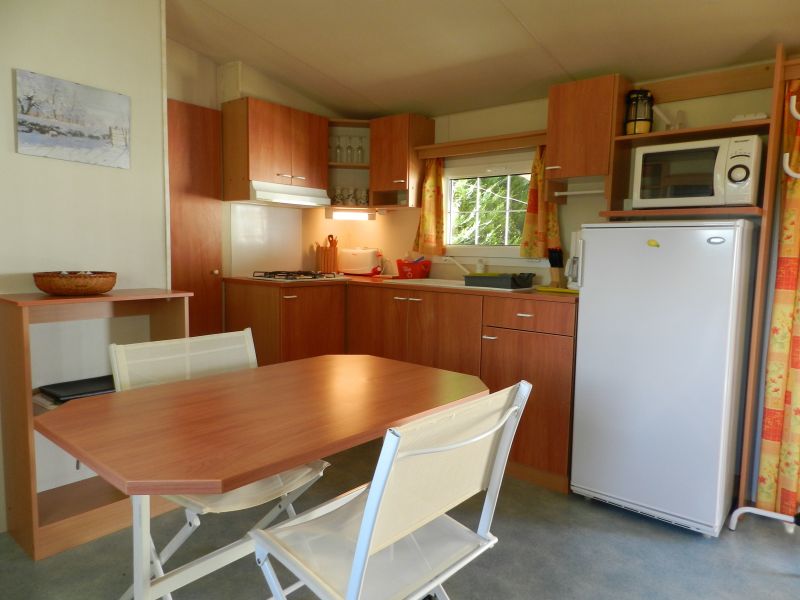 photo 0 Location entre particuliers Aurillac mobilhome Auvergne Cantal Coin cuisine