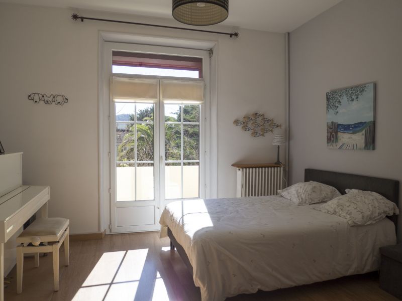 photo 4 Location entre particuliers Saint Cyr sur Mer appartement Provence-Alpes-Cte d'Azur Var chambre 1