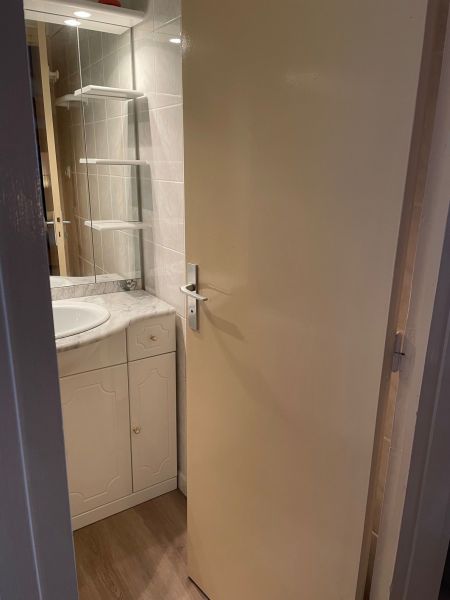 photo 10 Location entre particuliers Gourette appartement   salle de bain