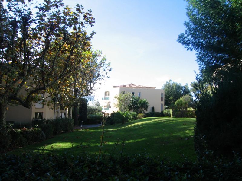 photo 0 Location entre particuliers Boulouris appartement Provence-Alpes-Cte d'Azur Var Jardin