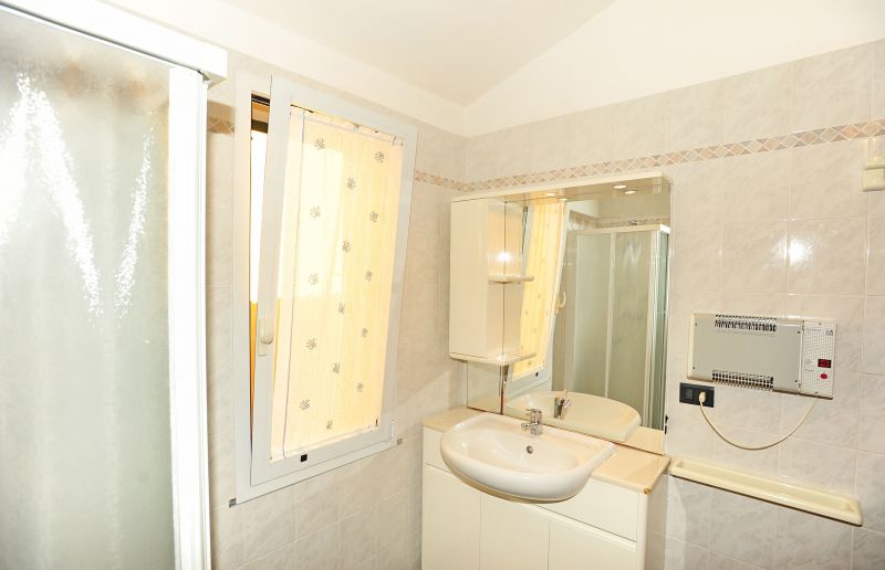 photo 19 Location entre particuliers Rio nell'Elba appartement Toscane Ile d'Elbe salle de bain