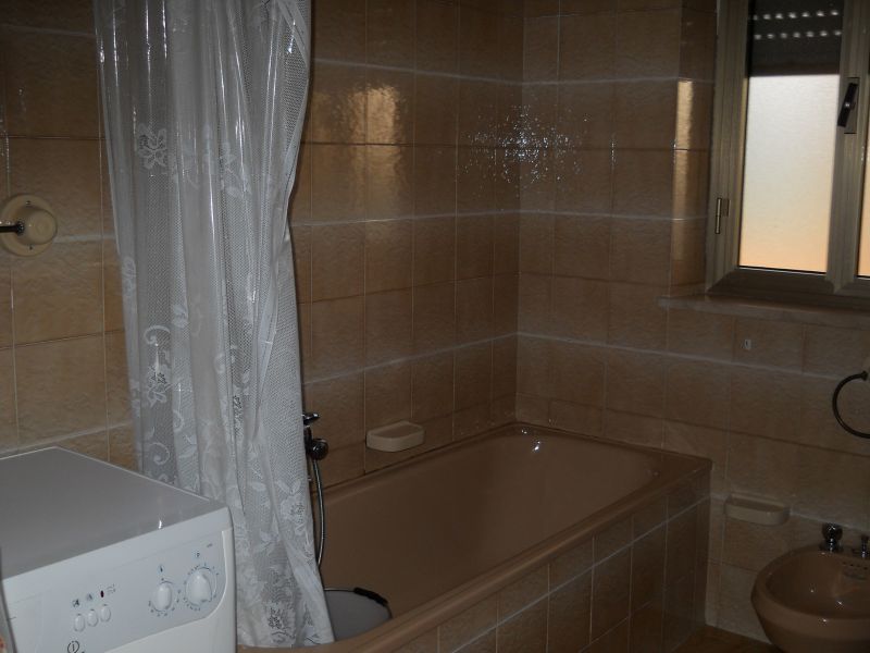 photo 14 Location entre particuliers Posada appartement Sardaigne Nuoro (province de) salle de bain