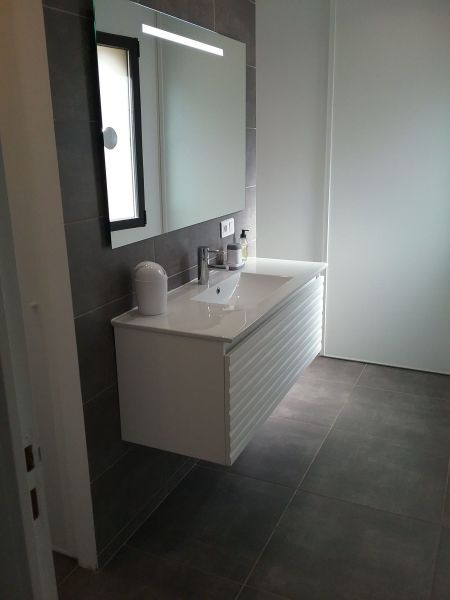 photo 10 Location entre particuliers Calvi maison Corse Haute-Corse salle de bain 1