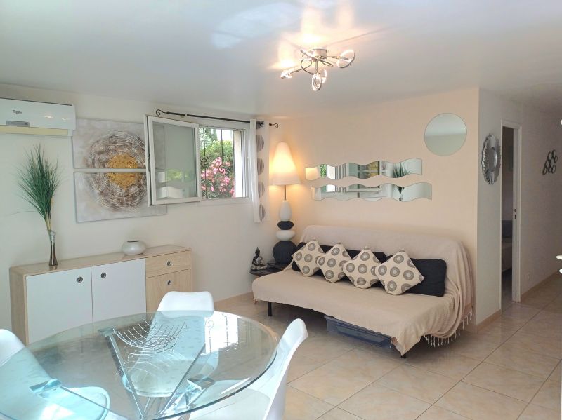 photo 1 Location entre particuliers Saint Cyr sur Mer appartement Provence-Alpes-Cte d'Azur Var Salon