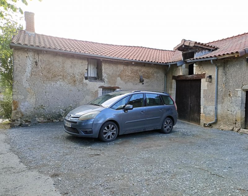 photo 18 Location entre particuliers Brantme gite Aquitaine Dordogne Parking