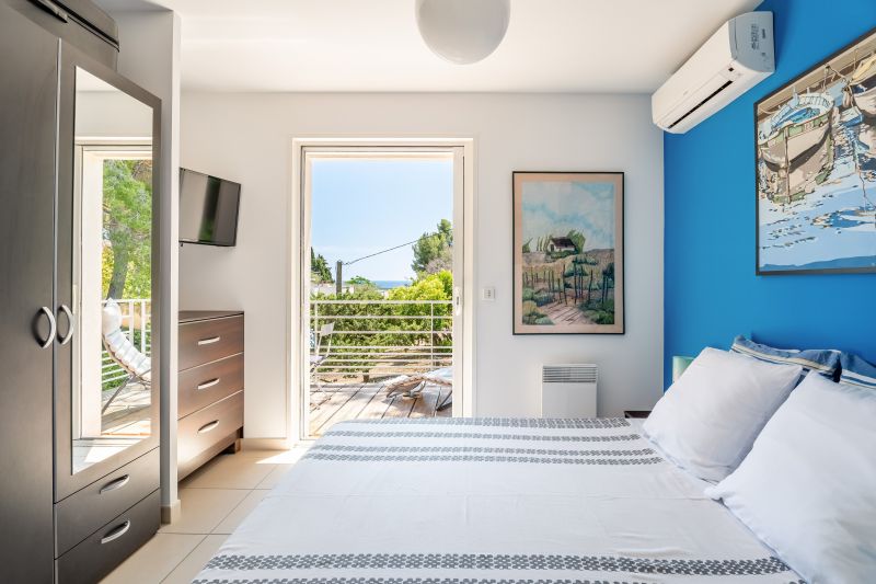 photo 18 Location entre particuliers La Ciotat villa Provence-Alpes-Cte d'Azur Bouches du Rhne chambre 2